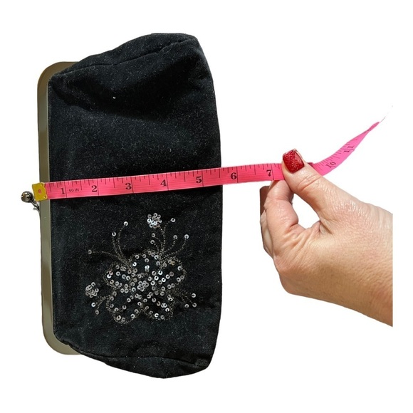 Beaded velvety felt clutch - Picture 6 of 7